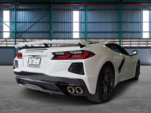 Arctic White 2025 Chevrolet Corvette Stingray w/2LT
