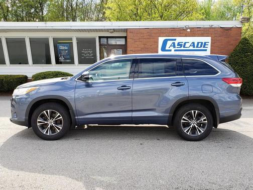 Shoreline Blue Pearl 2018 Toyota Highlander LE