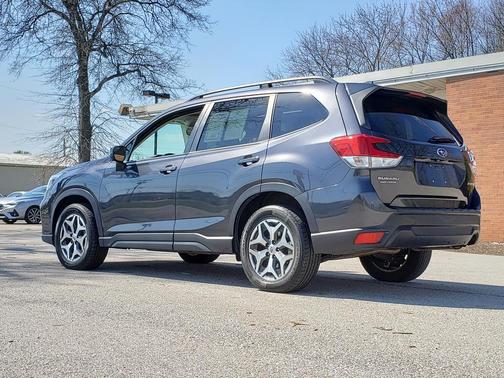 Ice Silver Metallic 2019 Subaru Forester Premium