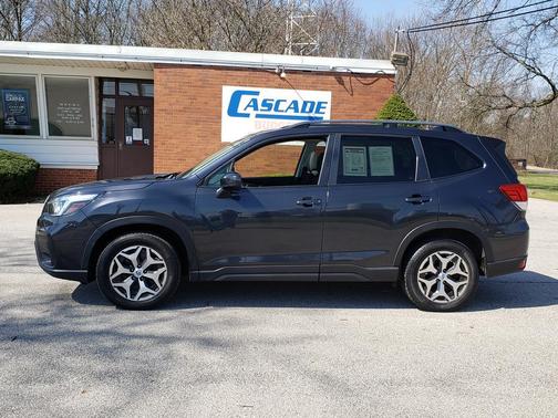 Ice Silver Metallic 2019 Subaru Forester Premium