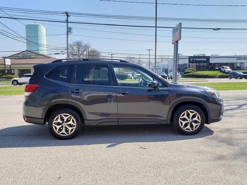 Ice Silver Metallic 2019 Subaru Forester Premium