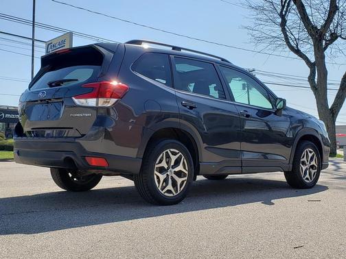 Ice Silver Metallic 2019 Subaru Forester Premium