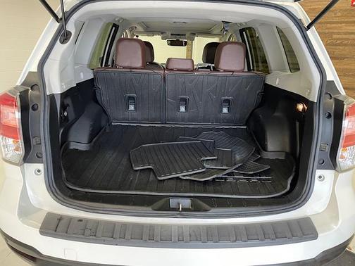 Photo 4 of 20 of 2017 Subaru Forester 2.5i Touring