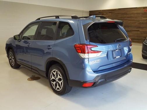 Photo 5 of 21 of 2019 Subaru Forester Premium