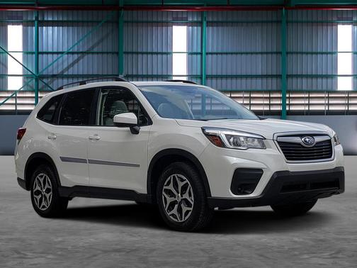 Crystal White Pearl 2020 Subaru Forester Premium