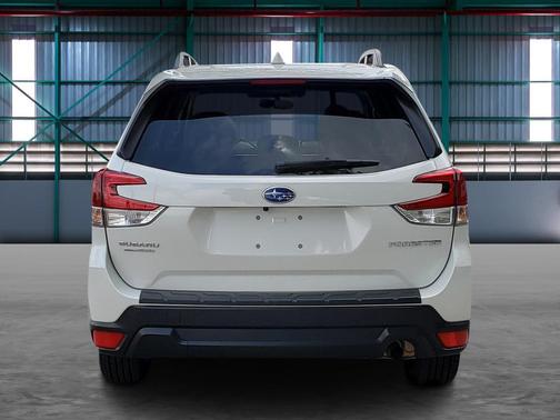 Crystal White Pearl 2020 Subaru Forester Premium