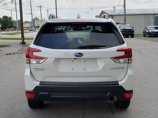 Crystal White Pearl 2020 Subaru Forester Premium