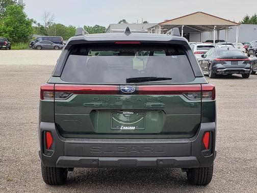 Deep Emerald Green Pearl 2026 Subaru Outback Limited XT