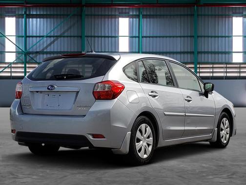 Ice Silver Metallic 2016 Subaru Impreza 2.0i