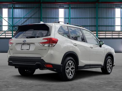 Crystal White Pearl 2023 Subaru Forester Premium