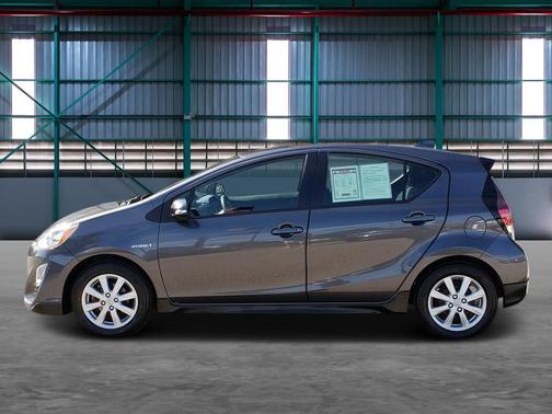 2017 Toyota Prius c .