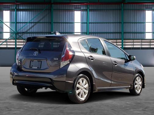 2017 Toyota Prius c .