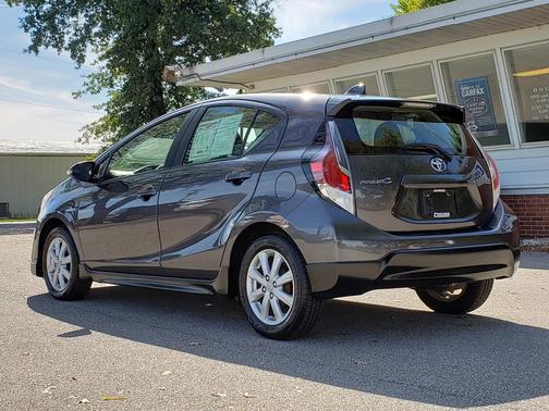 2017 Toyota Prius c .