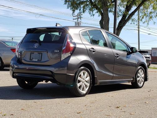 2017 Toyota Prius c .