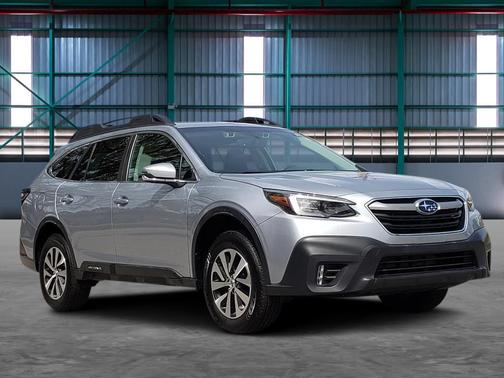 Ice Silver Metallic 2020 Subaru Outback Premium