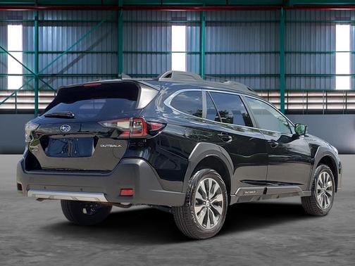 Crystal Black Silica 2025 Subaru Outback Limited
