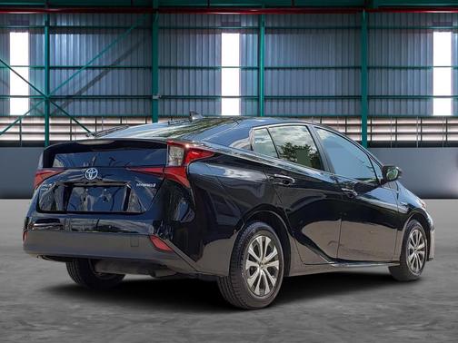 2021 Toyota Prius LE