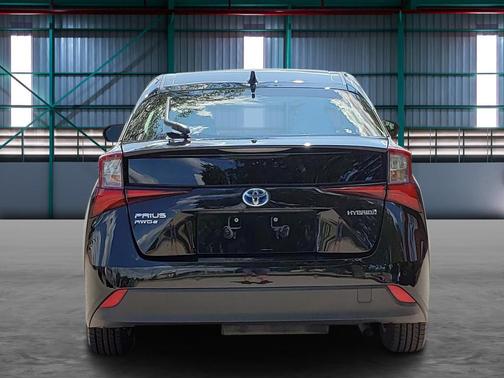 2021 Toyota Prius LE
