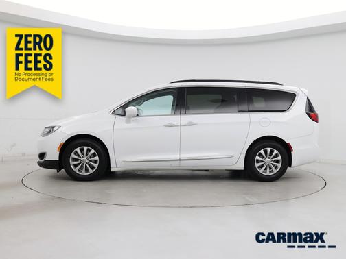 White 2017 Chrysler Pacifica Touring L
