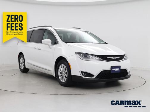 White 2017 Chrysler Pacifica Touring L