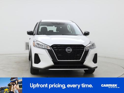 White 2024 Nissan Kicks S