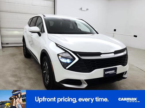 White 2023 Kia Sportage Hybrid LX