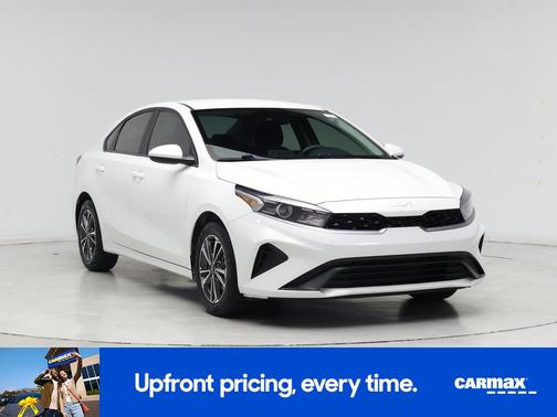 White 2024 Kia Forte LXS