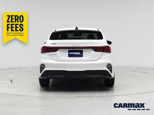White 2024 Kia Forte LXS