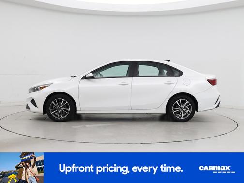 White 2022 Kia Forte LXS