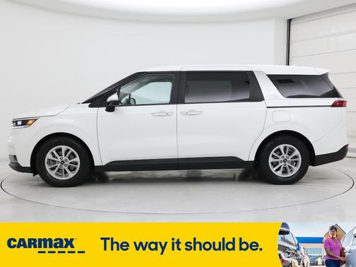 2023 Kia Carnival LX
