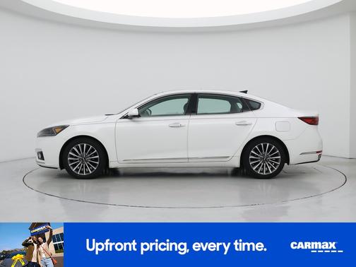 White 2017 Kia Cadenza Premium