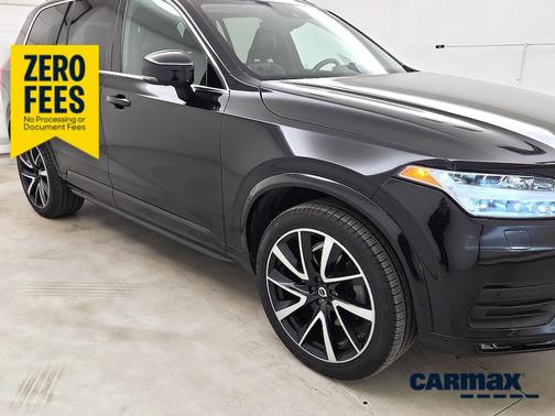 Black 2022 Volvo XC90 T6 Momentum