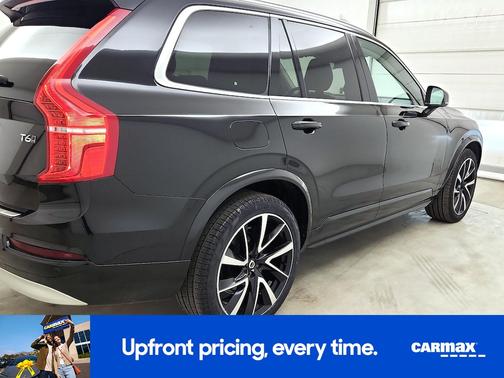 2022 Volvo XC90 T6 Momentum