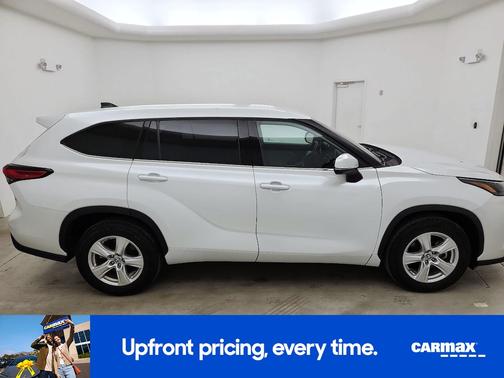 White 2022 Toyota Highlander L