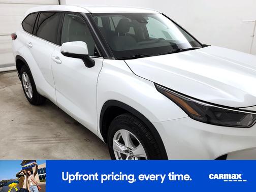 White 2022 Toyota Highlander L