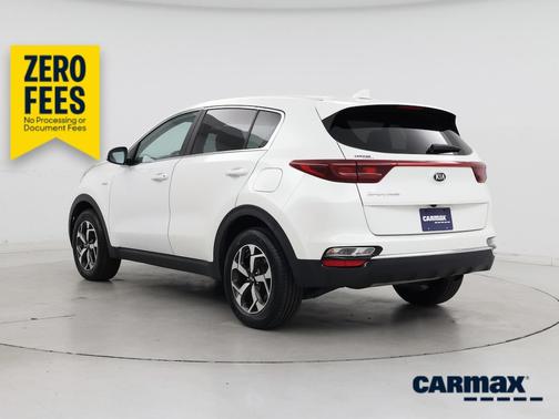 White 2022 Kia Sportage LX