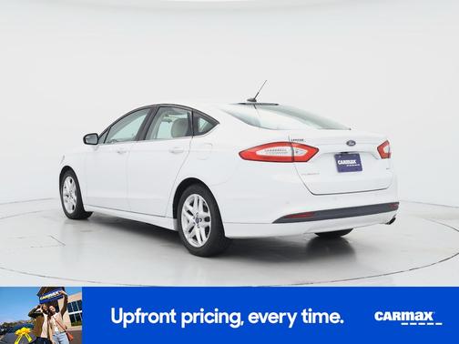 White 2016 Ford Fusion SE