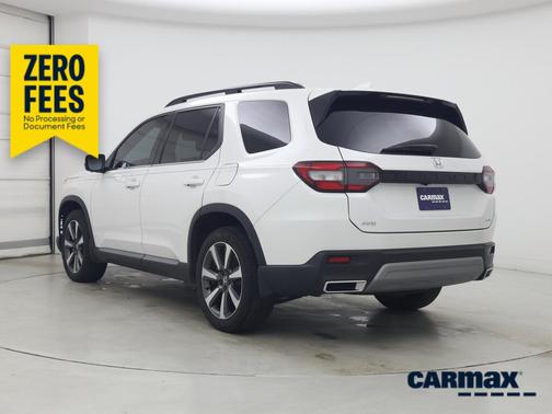 White 2024 Honda Pilot Elite