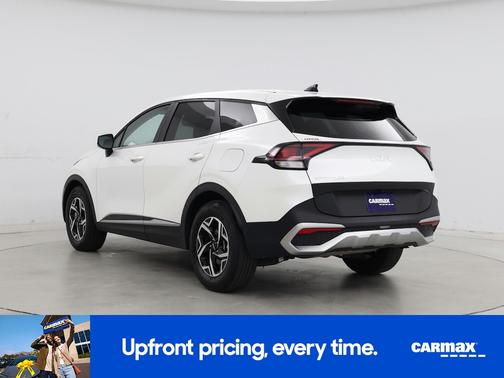 White 2024 Kia Sportage LX