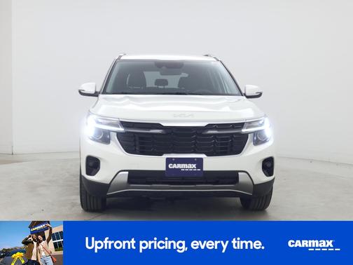 White 2024 Kia Seltos S