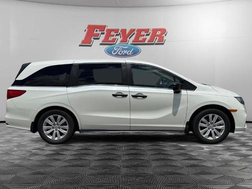 White 2019 Honda Odyssey LX