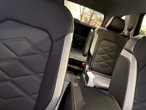 2024 Volkswagen Atlas 2.0T PEAK EDITION SEL