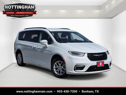 Bright White Clearcoat 2022 Chrysler Pacifica Touring-L