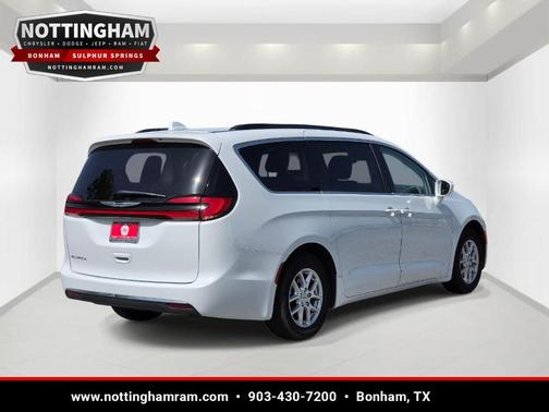 Bright White Clearcoat 2022 Chrysler Pacifica Touring-L