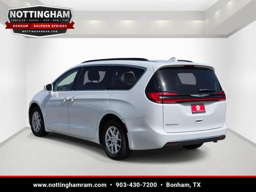 Bright White Clearcoat 2022 Chrysler Pacifica Touring-L