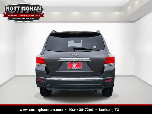 Magnetic Gray Metallic 2013 Toyota Highlander Base Plus