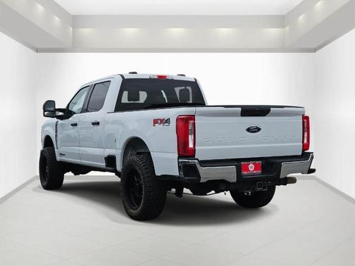 Oxford White 2023 Ford F-250 XLT