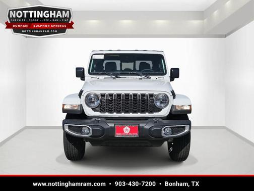 Bright White Clearcoat 2025 Jeep Gladiator Sport