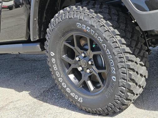 Black Clearcoat 2026 Jeep Gladiator Sport
