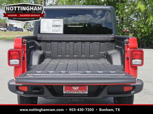 Firecracker Red Clearcoat 2025 Jeep Gladiator Sport